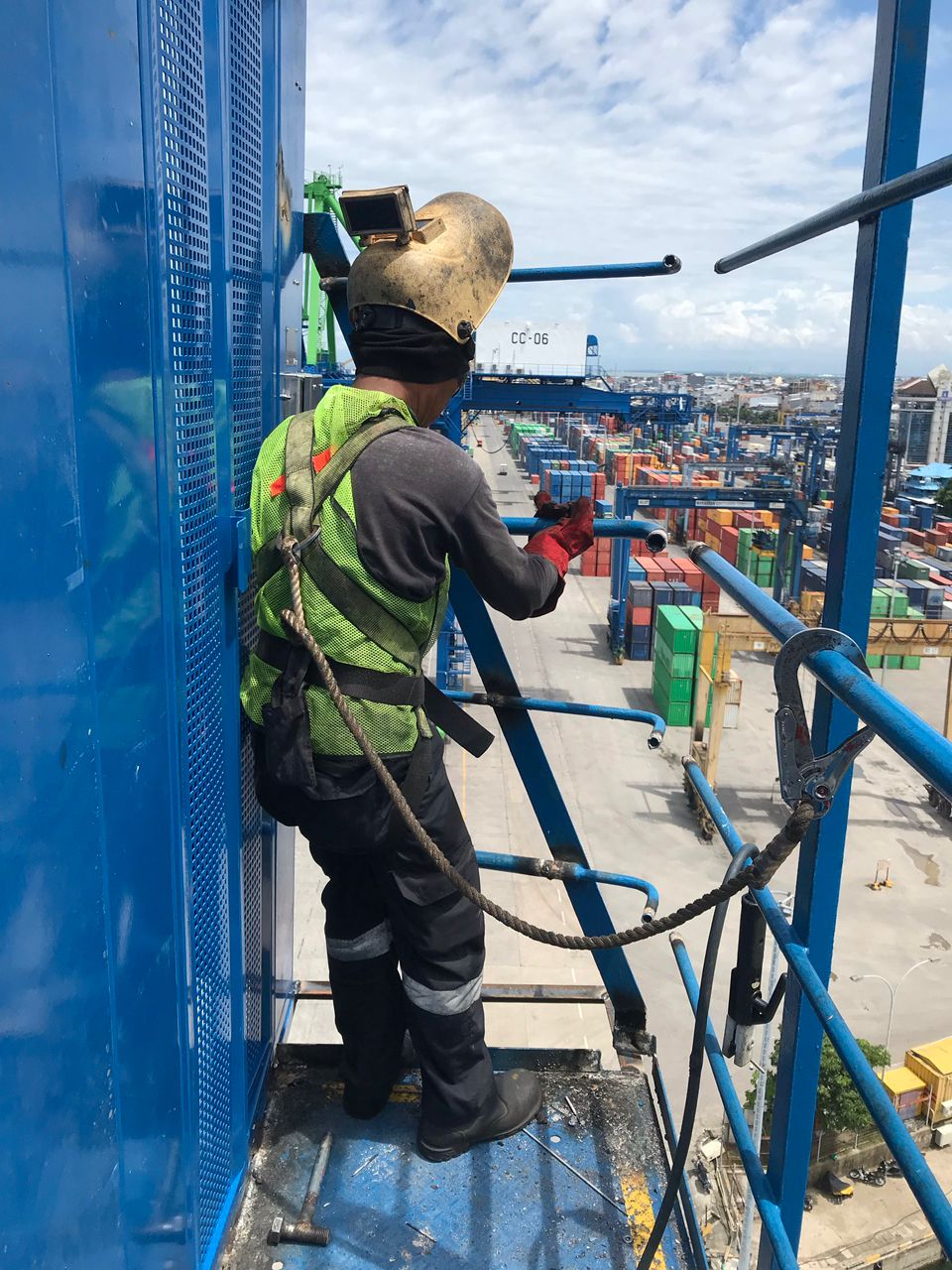 Manlift Repalcement  for 2unit QC at Port Of Makassar Indonesia